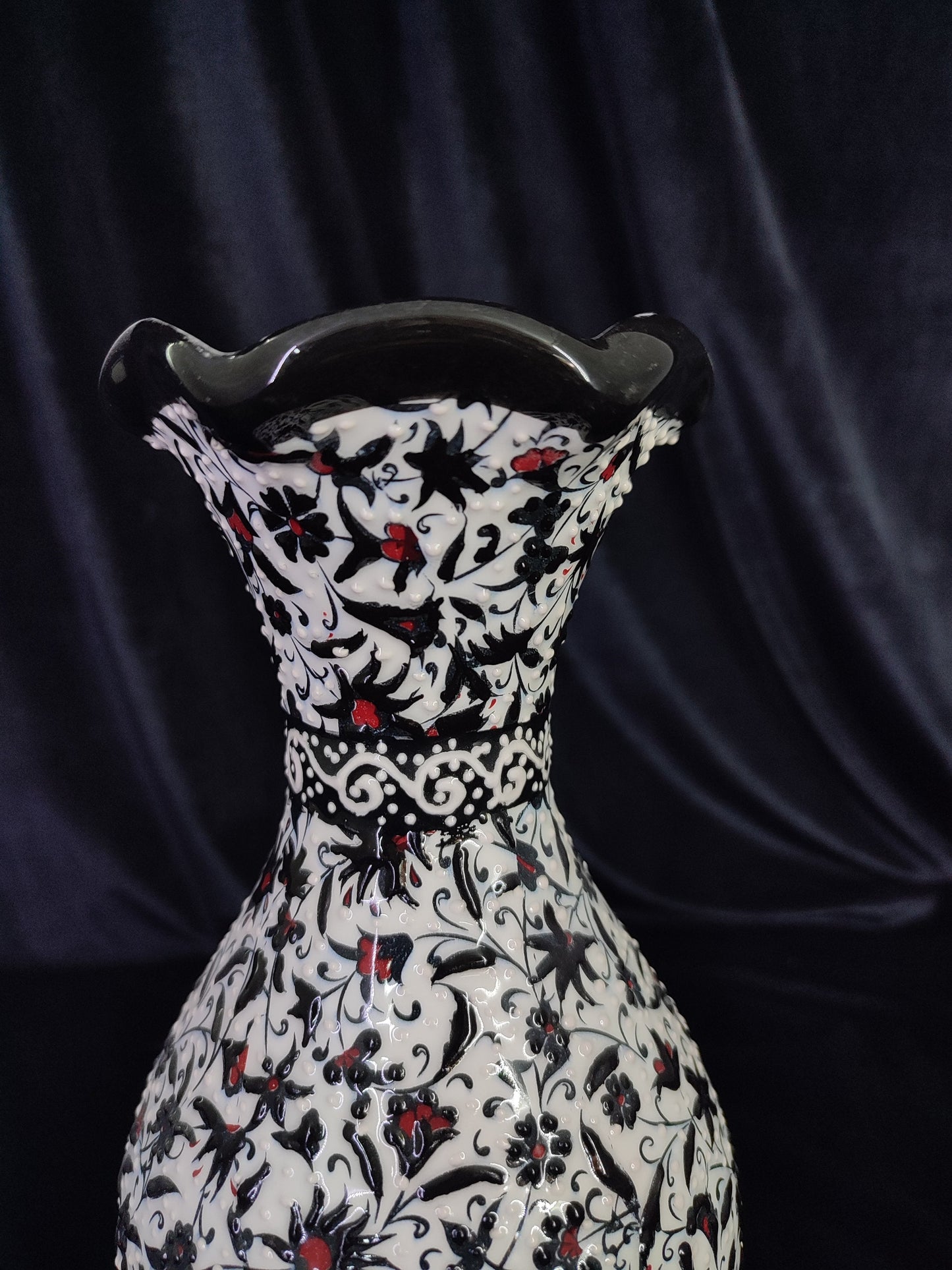 Handmade Black and White Turkish Ceramic Vase – Hand-Painted Floral Anatolian Pottery, Decorative Table Centerpiece