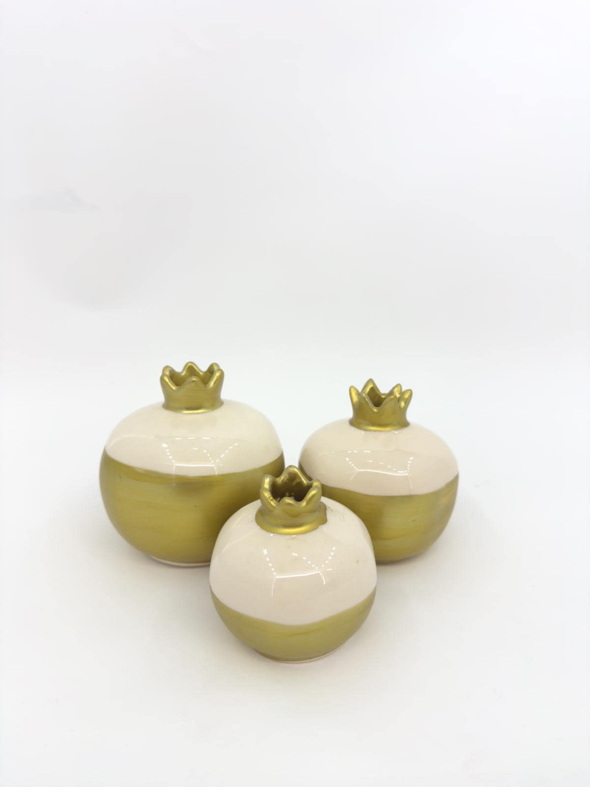 Handmade Gold & White Ceramic Pomegranate Set β Elegant Home Decor, Symbol of Prosperity, Perfect Gift for Weddings,Table Centerpiece