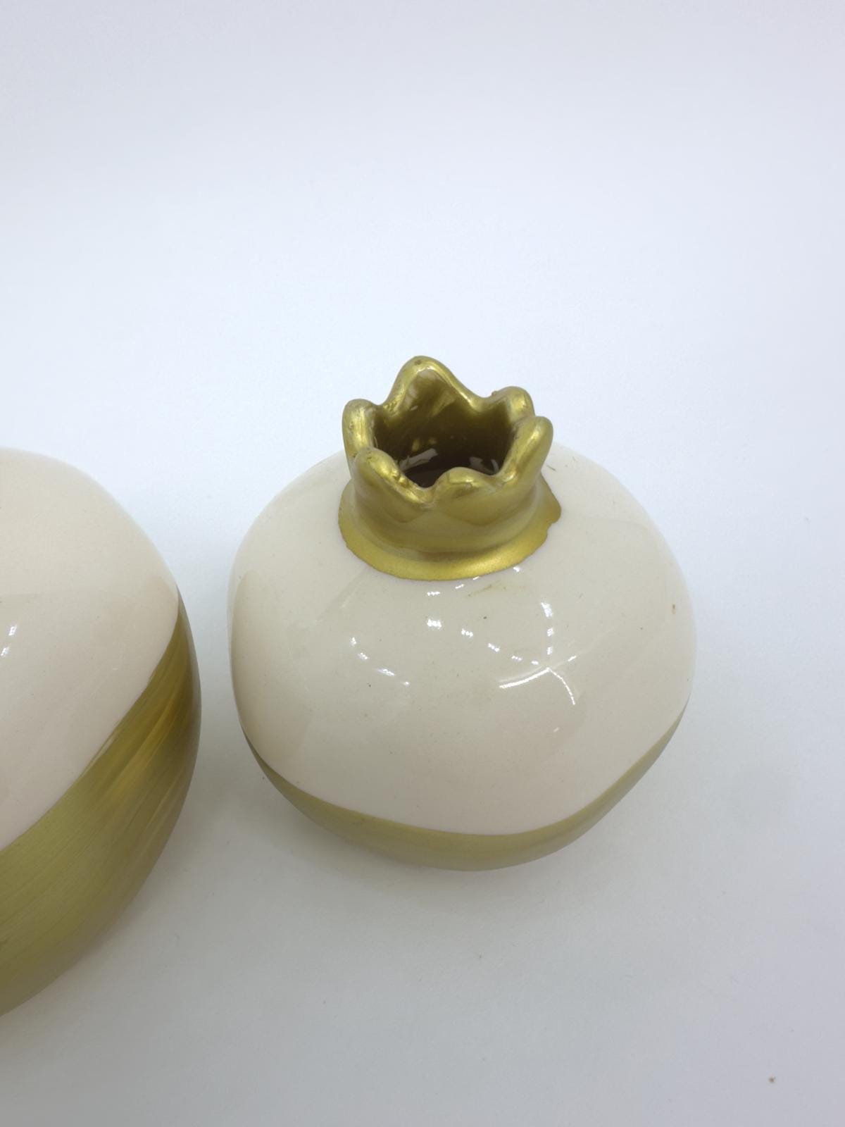 Handmade Gold & White Ceramic Pomegranate Set β Elegant Home Decor, Symbol of Prosperity, Perfect Gift for Weddings,Table Centerpiece