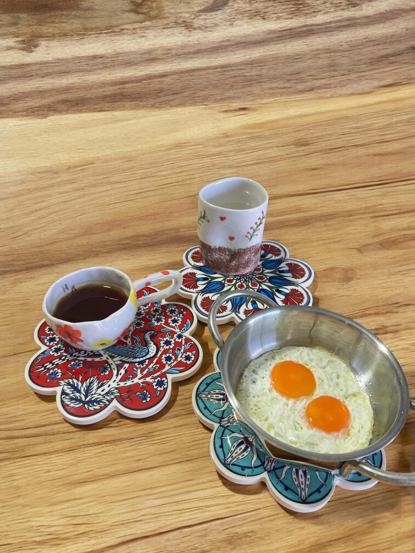 Handcrafted Turkish Ceramic Coaster, Traditional Anatolian Pattern Plate, 18 cm Drink Mat, Hand Painted Table Decor, Coffee Mug Tray