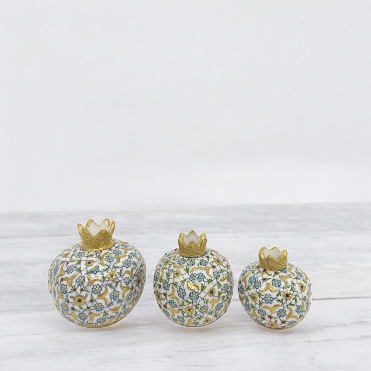 Hand-Painted Turkish Ceramic Luxury Pomegranate Set – Gold Floral Design, Unique Home Decor & Gift for Housewarming or Special Occasions