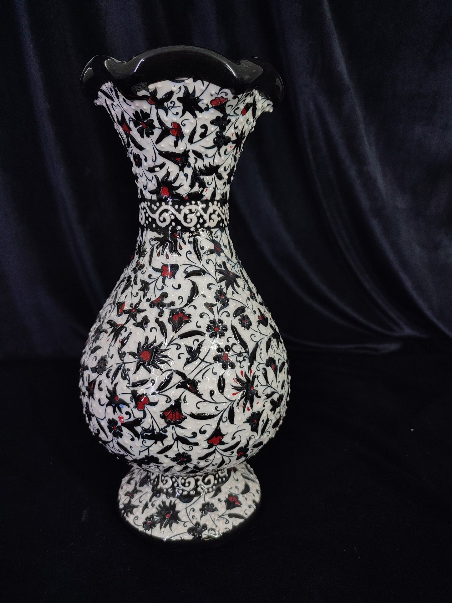 Handmade Black and White Turkish Ceramic Vase – Hand-Painted Floral Anatolian Pottery, Decorative Table Centerpiece
