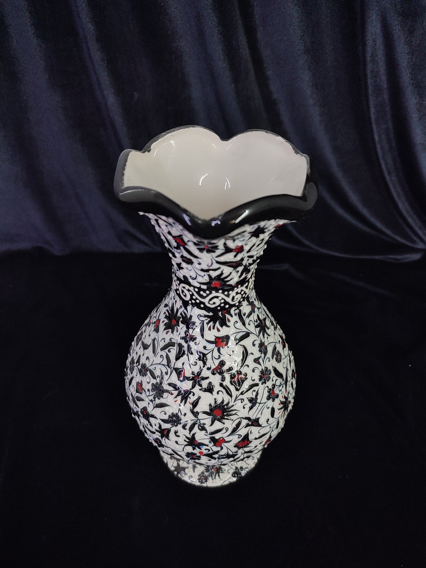 Handmade Black and White Turkish Ceramic Vase – Hand-Painted Floral Anatolian Pottery, Decorative Table Centerpiece