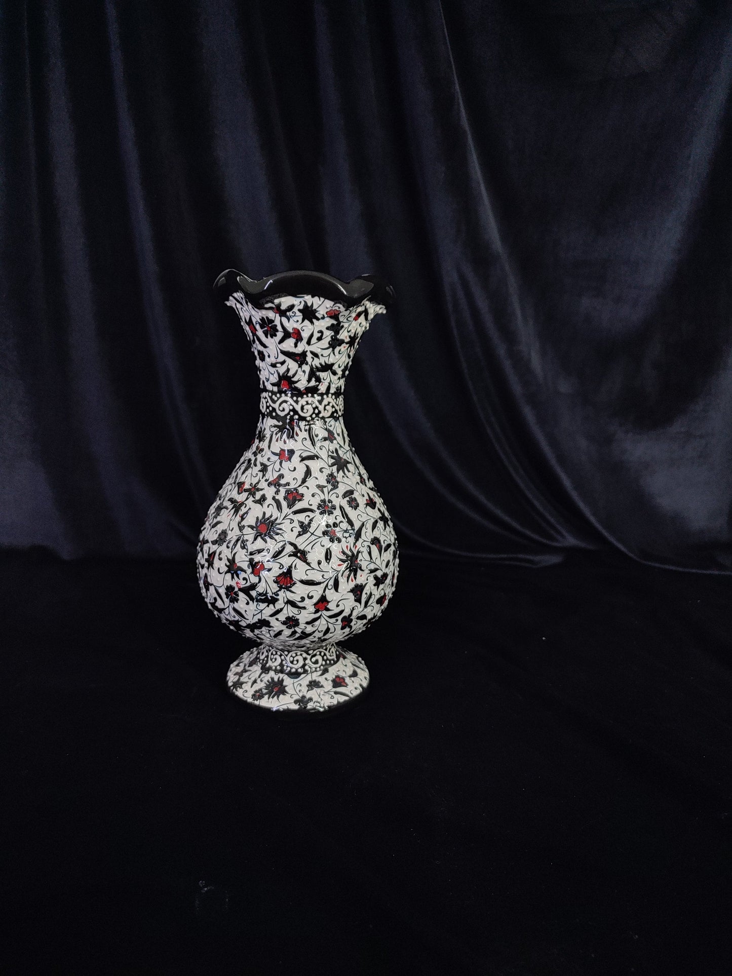 Handmade Black and White Turkish Ceramic Vase – Hand-Painted Floral Anatolian Pottery, Decorative Table Centerpiece