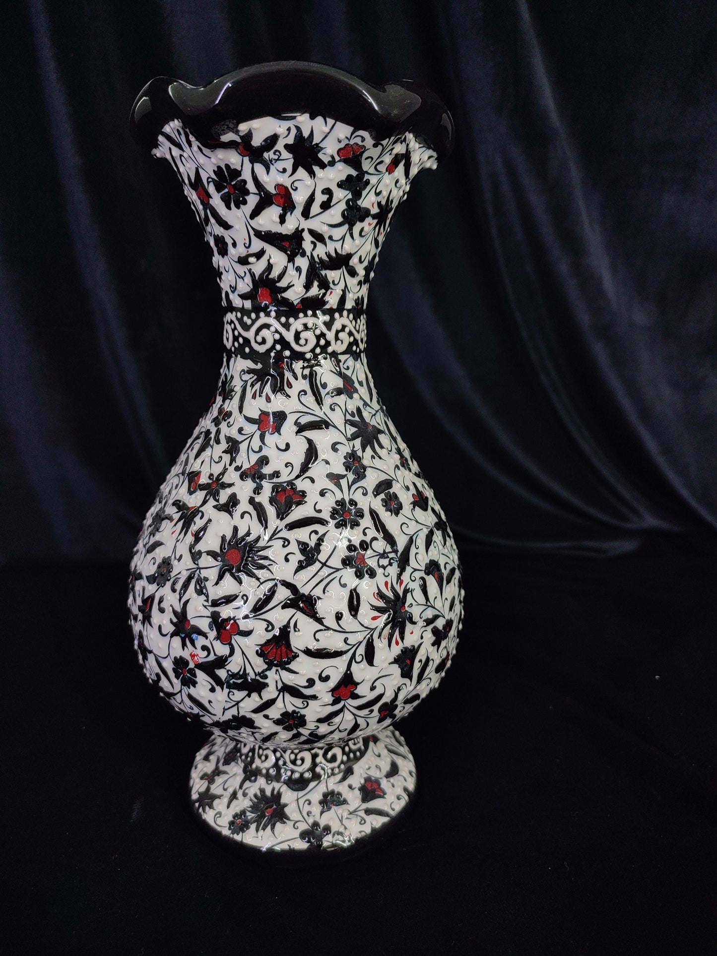 Handmade Black and White Turkish Ceramic Vase – Hand-Painted Floral Anatolian Pottery, Decorative Table Centerpiece