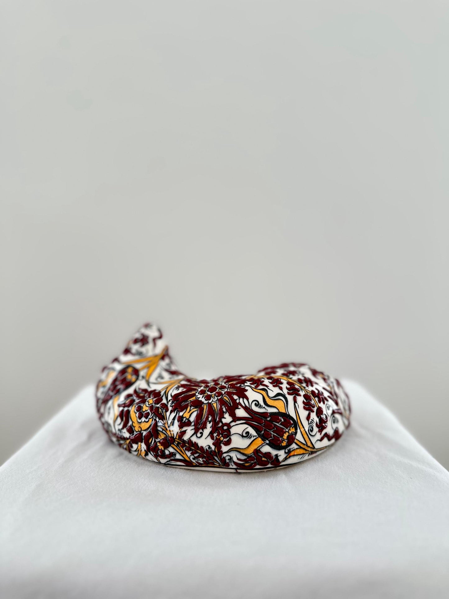 Hand-Painted Ceramic Cat Figurine – Turkish Decorative Art, Unique Gift Idea, Floral Pattern, Home Decor Accent, Artisan-Made Sculpture