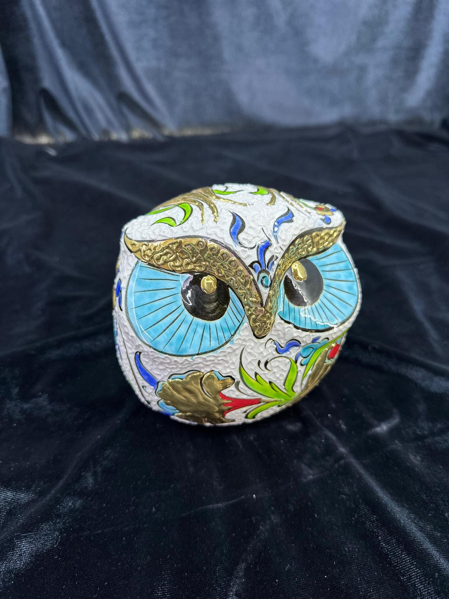 Hand-Painted Ceramic Owl Figurine with Gold Accents – Turkish Decorative Art – Unique Handmade Gift Idea – Elegant Home Decor from Turkey