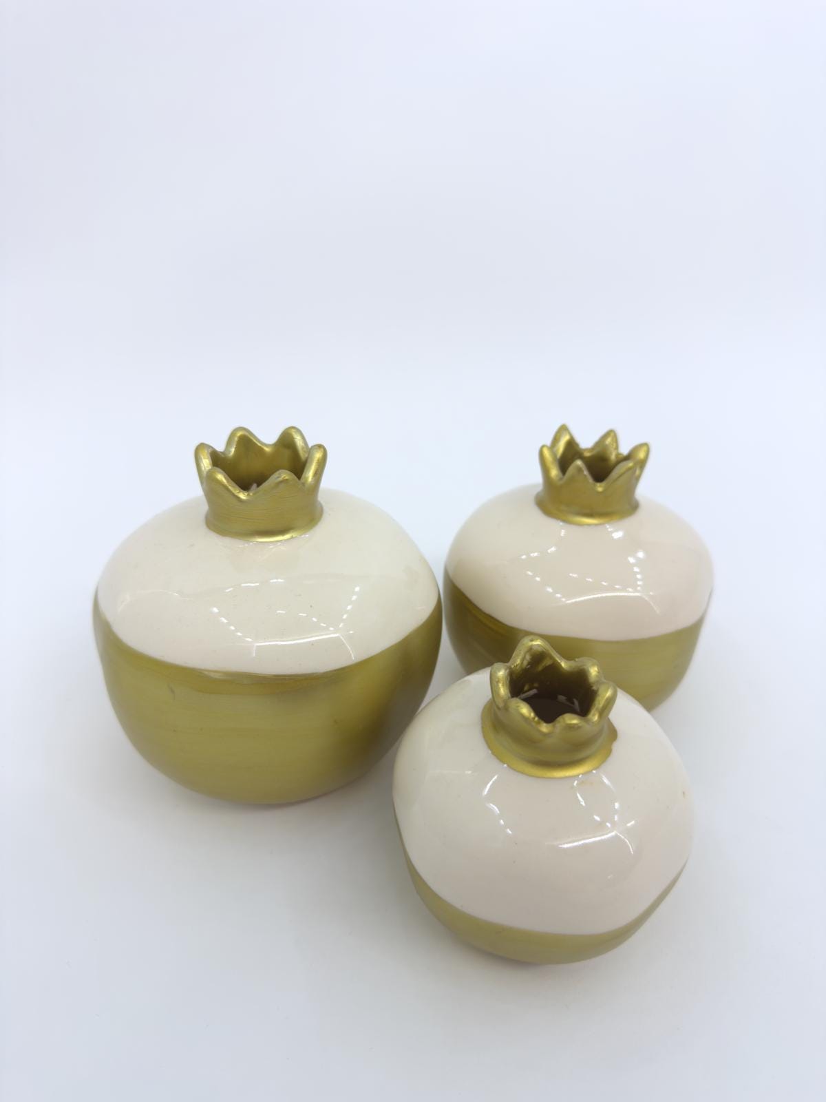 Handmade Gold & White Ceramic Pomegranate Set – Elegant Home Decor, Symbol of Prosperity, Perfect Gift for Weddings,Table Centerpiece