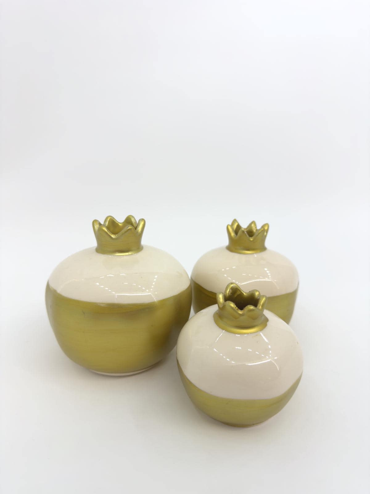 Handmade Gold & White Ceramic Pomegranate Set – Elegant Home Decor, Symbol of Prosperity, Perfect Gift for Weddings,Table Centerpiece