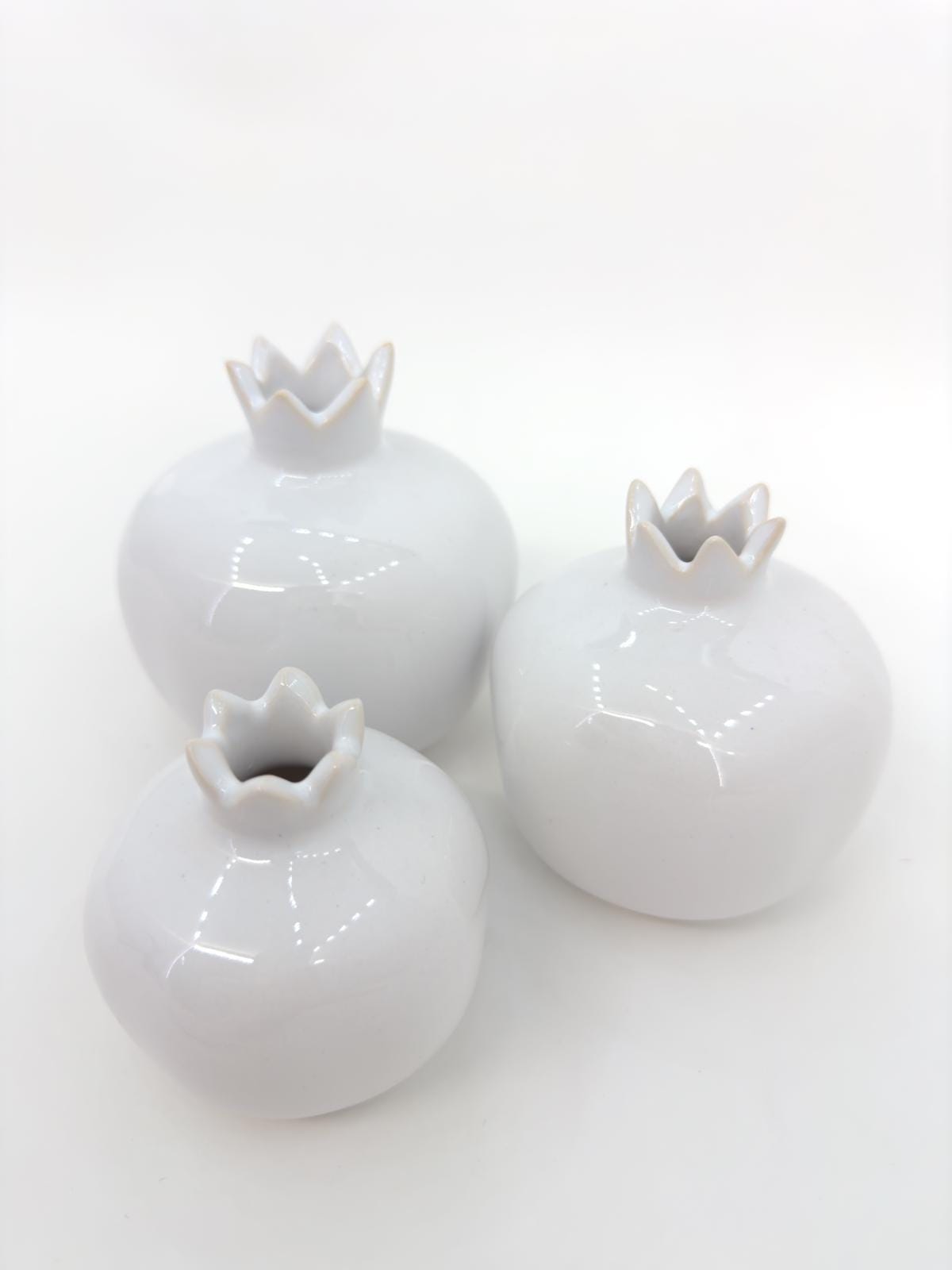 Handmade White Ceramic Pomegranate Set of 3 – Decorative Fruit Vases, Turkish Pottery Table Centerpiece,Ceramic Pomegranate for Home Decor