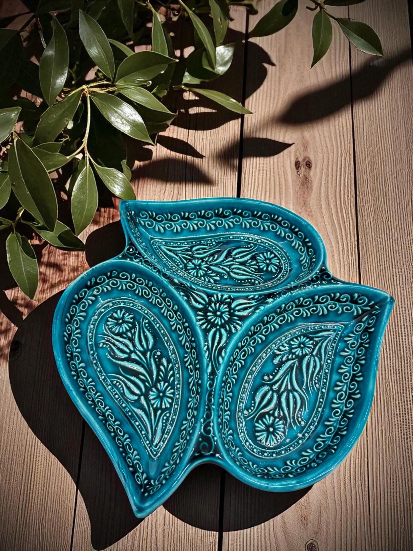 21 cm Ceramic Snack Platter, 3-Section Leaf Serving Tray, Turkish Appetizer Bowl, Iznik Pattern Nut Dish, Blue or Turquoise